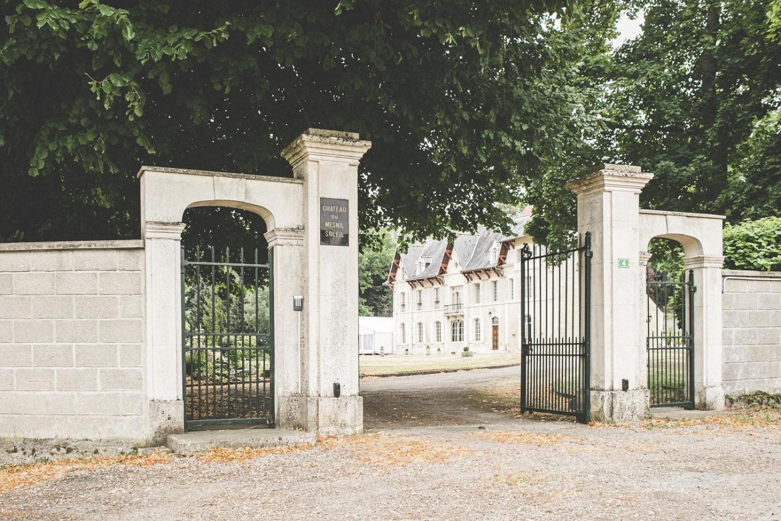 Chateau Du Mesnil Soleil , Gites Et Chambres D'Hotes Damblainville Exterior photo
