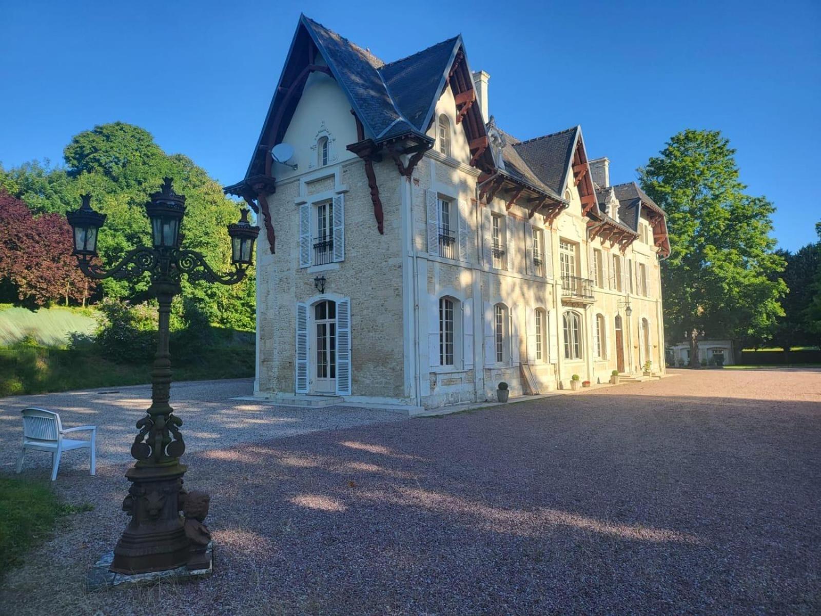 Chateau Du Mesnil Soleil , Gites Et Chambres D'Hotes Damblainville Exterior photo
