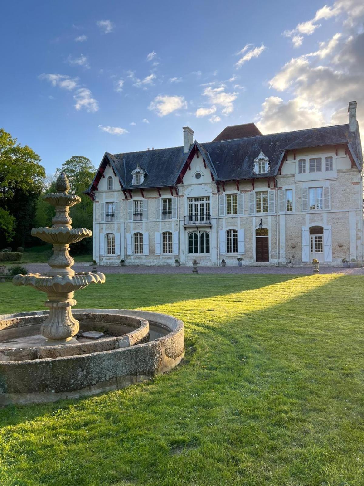 Chateau Du Mesnil Soleil , Gites Et Chambres D'Hotes Damblainville Exterior photo